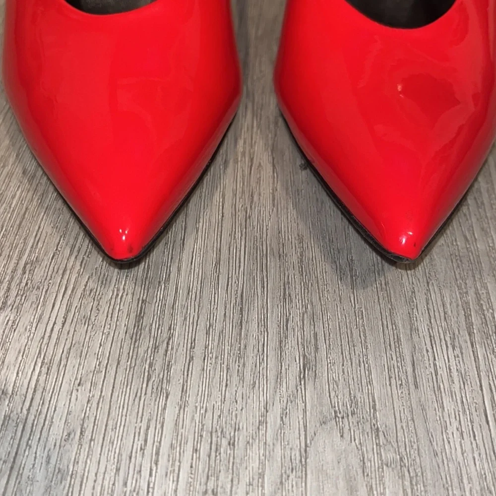Like new made in Italy Via Spiga Shoes | Via Spiga Low Pointed Toe Heels |